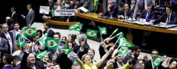 Brasil: Por amplia mayoría se aprobó la ley de pensiones impuestas por Bolsonaro