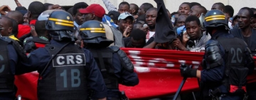 Indocumentados protestan en el panteón de París reclamando ser inscriptos