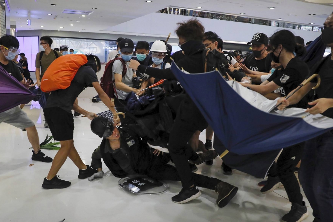 Cada vez más violencia en Hong Kong