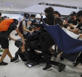 Cada vez más violencia en Hong Kong